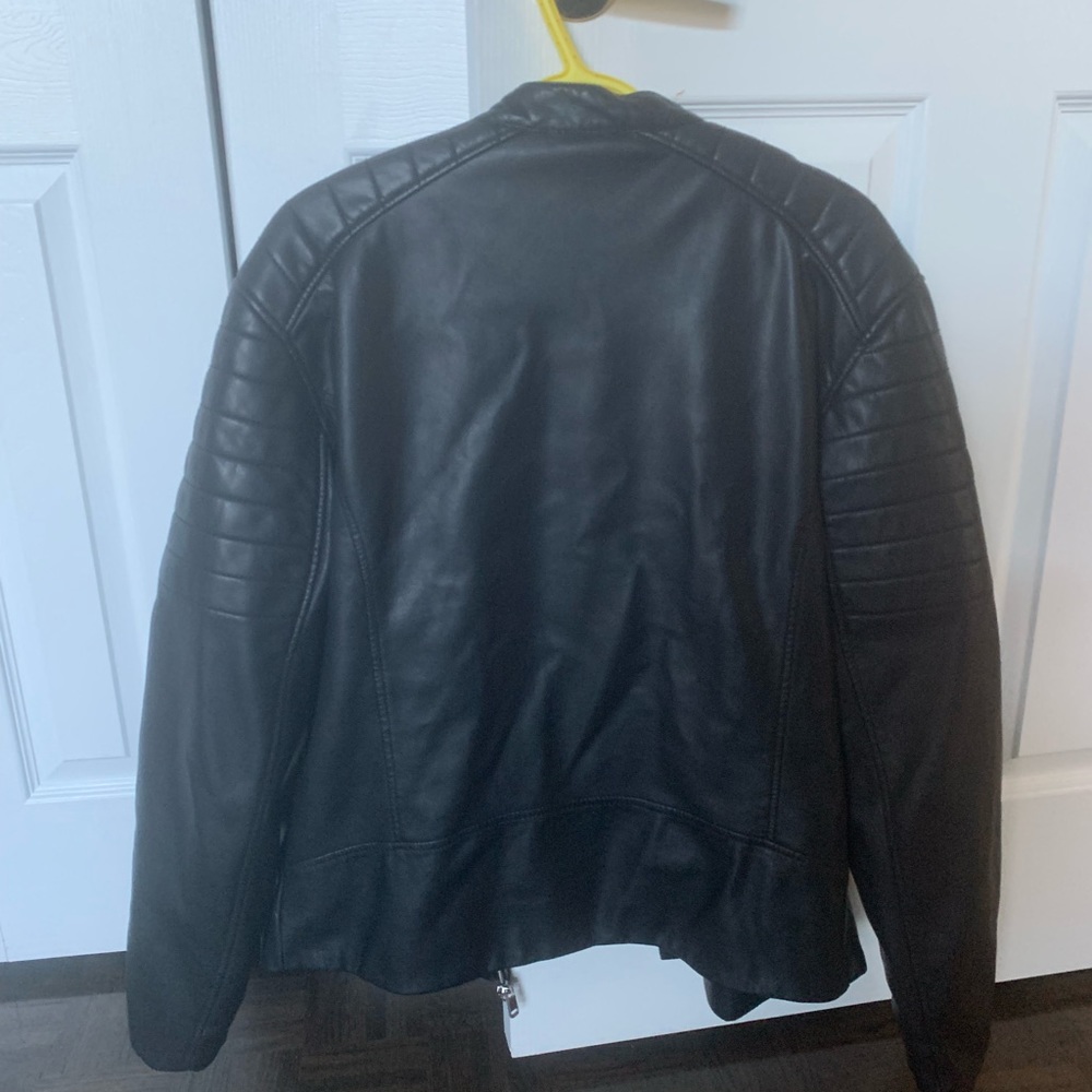 Men’s H & M pleather jacket. Very good condition.